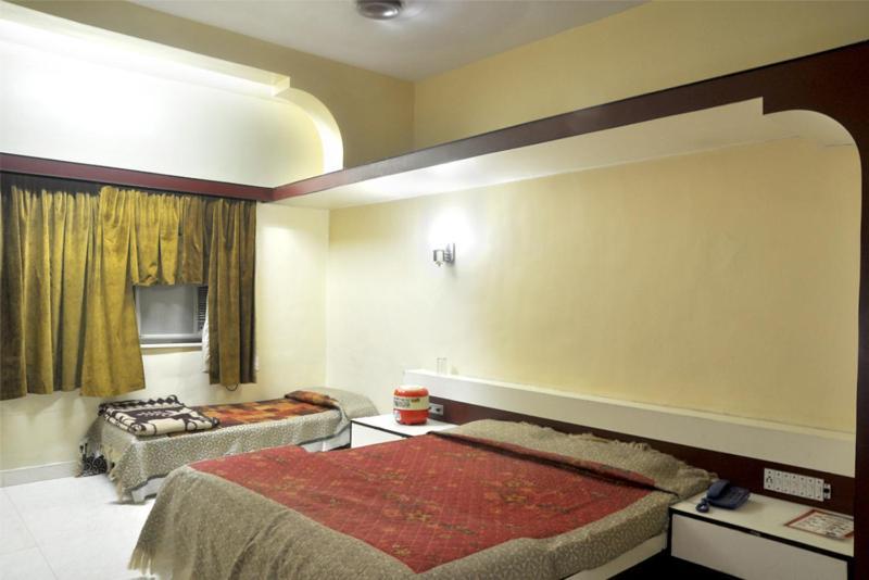 Sharan Hotell Shirdi Eksteriør bilde